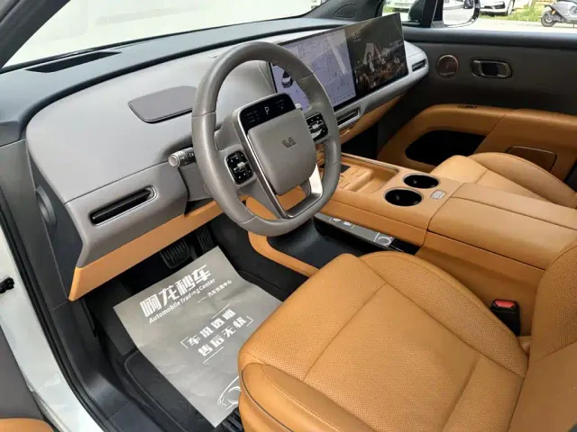 Li Auto i8 — Фото автомобиля 10