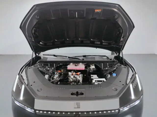 Lynk & Co Lynk & Co Z10 2025 71kWh 602km RWD Pro — Фото автомобиля 9
