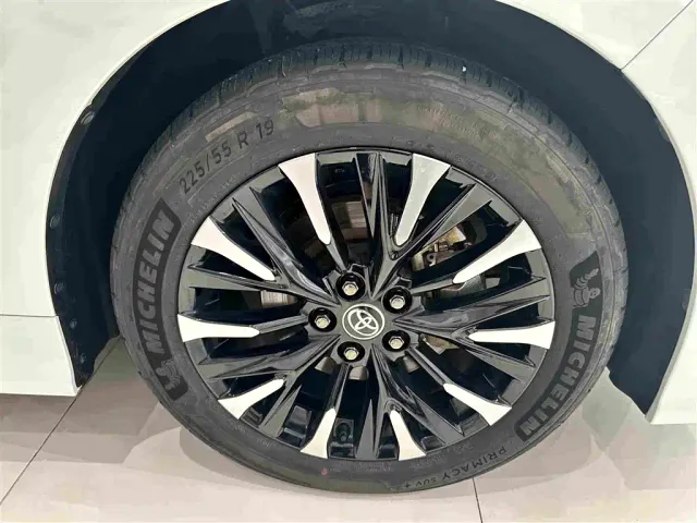 Toyota Alphard — Фото автомобиля 4
