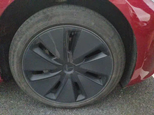 Tesla Model 3 — Фото автомобиля 25