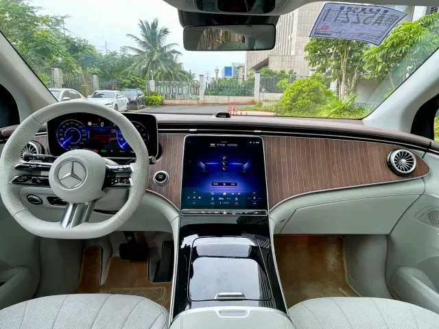 Mercedes-Benz EQE SUV — Фото автомобиля 5