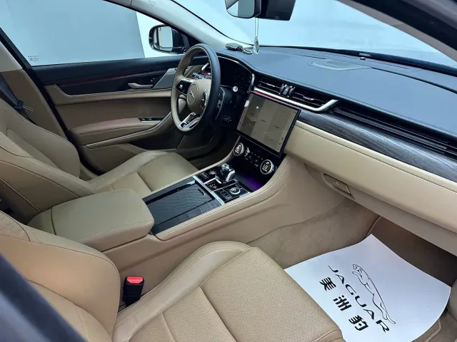 Jaguar XFL — Фото автомобиля 12