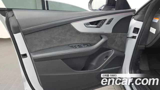 Audi Q8 55 TFSI quattro Premium — Фото автомобиля 22