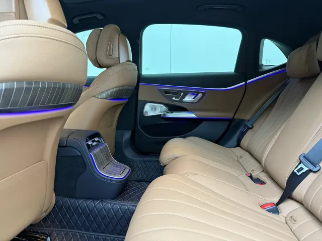 Mercedes-Benz E-Class — Фото автомобиля 10