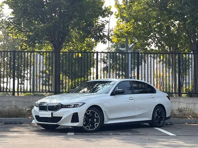 Фотография автомобиля — BMW i3