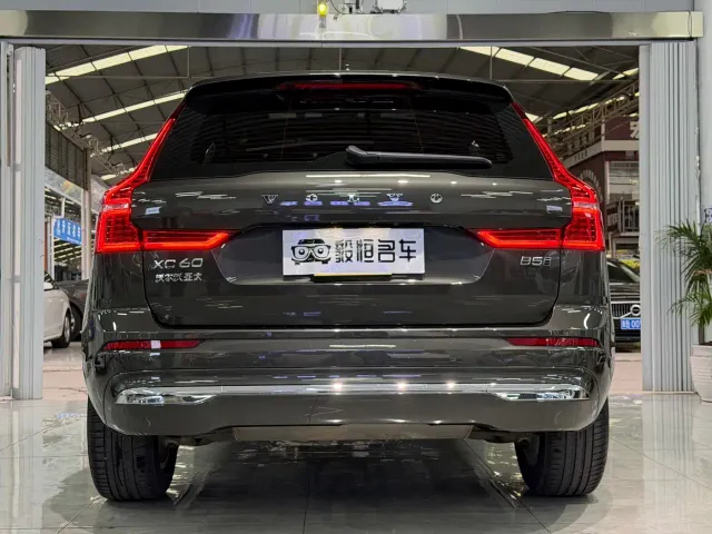 Volvo XC60 — Фото автомобиля 8