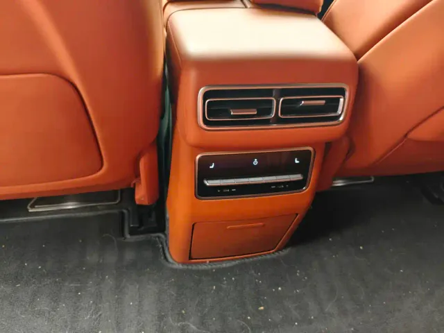 Li Auto L7 — Фото автомобиля 9