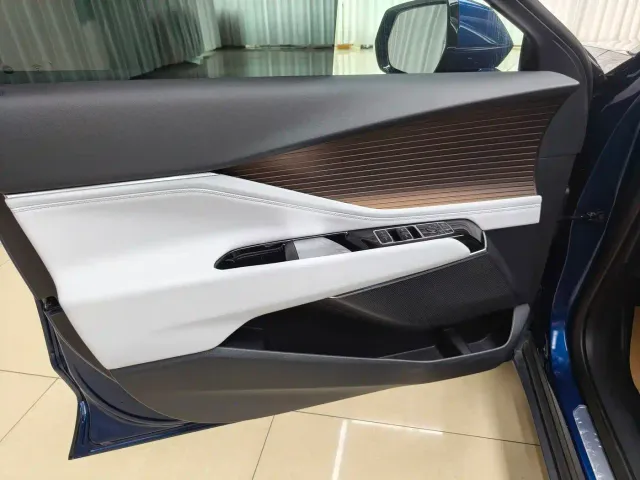 Cadillac GT4 — Фото автомобиля 17