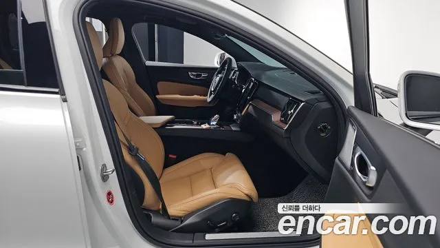 Вольво V60 V60 Cross Country 2 поколение B5 Ultimate AWD — Фото автомобиля 25