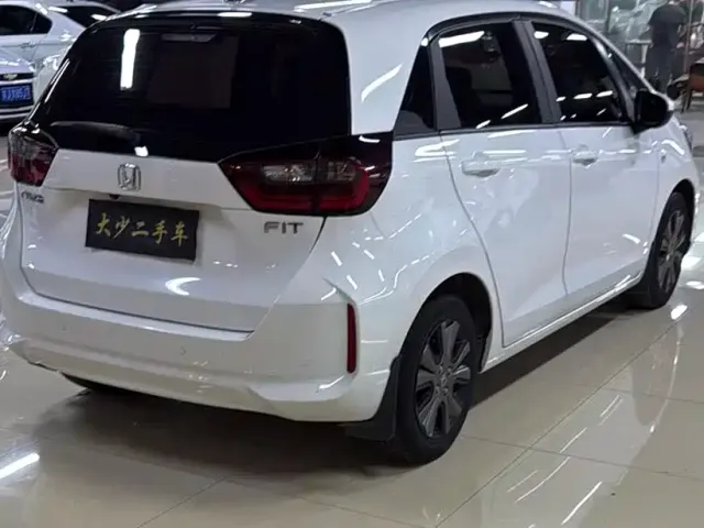 Honda Fit — Фото автомобиля 5