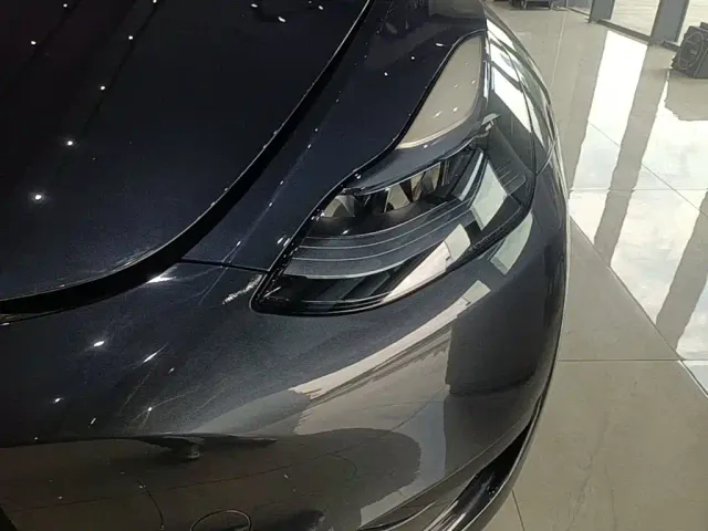 Tesla Model Y — Фото автомобиля 23