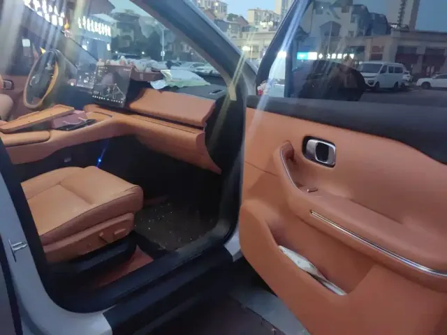 Leapmotor Leapmotor C16 2026 Model Year EREV 280 LiDAR Premium Edition 6-Seater — Фото автомобиля 21