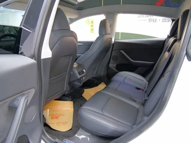 Tesla Model Y — Фото автомобиля 13