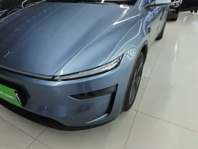 Tesla Model Y — Фото автомобиля 23