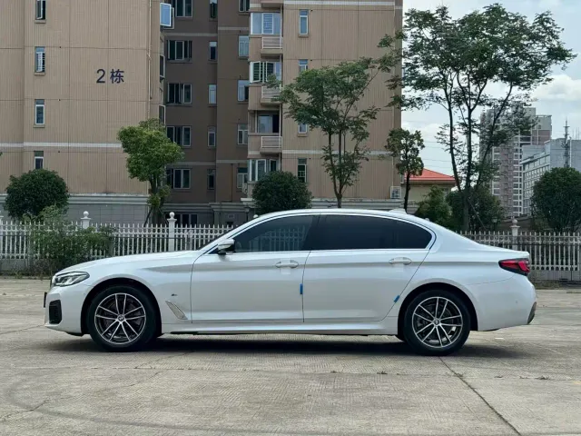 BMW 5 Series — Фото автомобиля 9