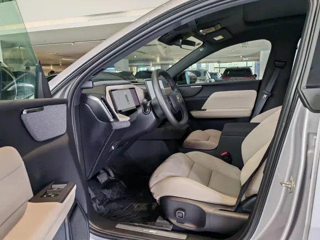 Volvo XC70 Plug-in Hybrid — Фото автомобиля 4