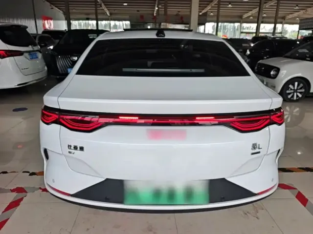 BYD Qin L — Фото автомобиля 5