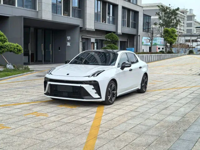 Фотография автомобиля — Lynk & Co 03