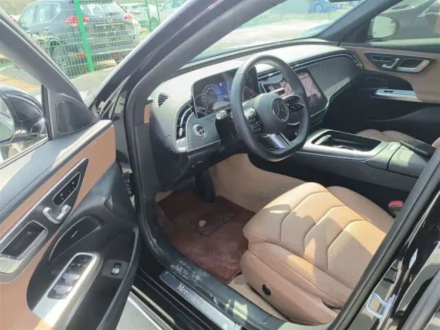 Mercedes-Benz E-Class — Фото автомобиля 15