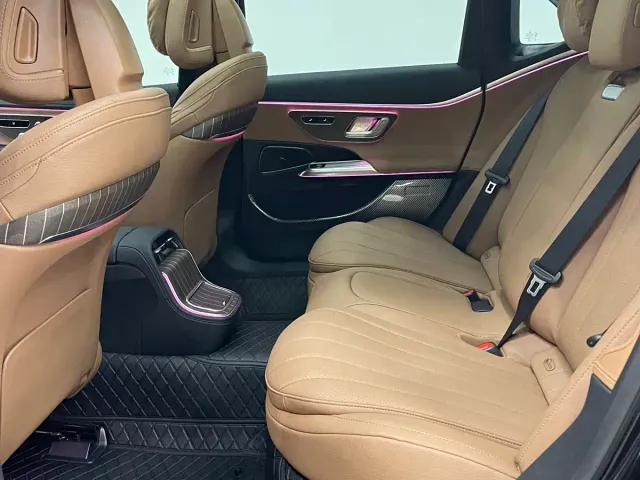 Mercedes-Benz E-Class — Фото автомобиля 15