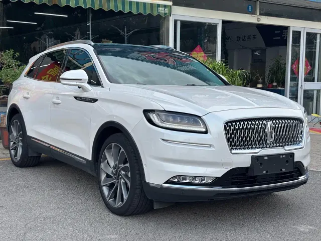 Lincoln Nautilus — Фото автомобиля 3