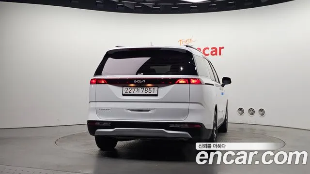 Kia Canival Carnival 4 поколение Бензин 9 мест Prestige — Фото автомобиля 4