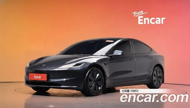 Фотография автомобиля — Tesla Model 3