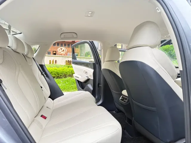 BYD Qin L — Фото автомобиля 11