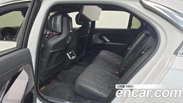 BMW 7-Series 7 серия (G70) 740i xDrive M Sport — Фото автомобиля 26