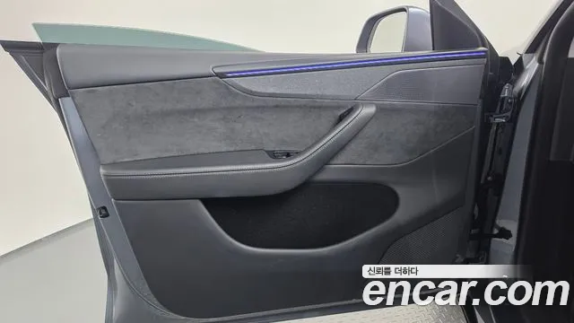 Tesla Model Y — Фото автомобиля 13