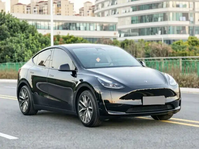 Tesla Model Y — Фото автомобиля 3