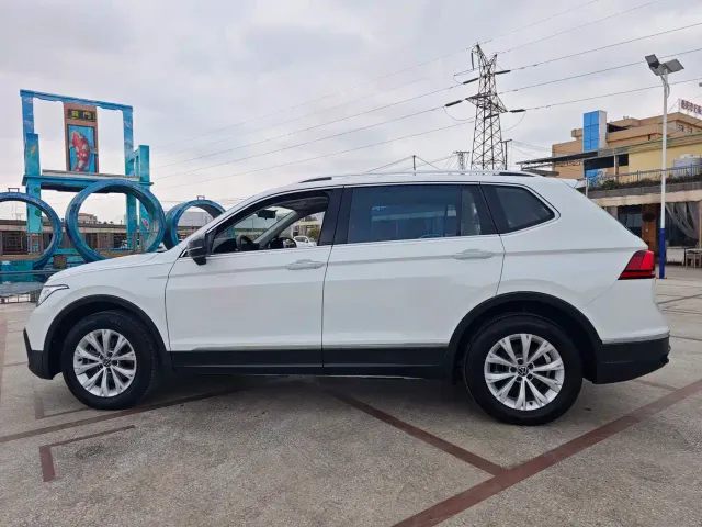 Volkswagen Tiguan L — Фото автомобиля 29