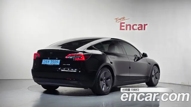 Tesla Model 3 — Фото автомобиля 2
