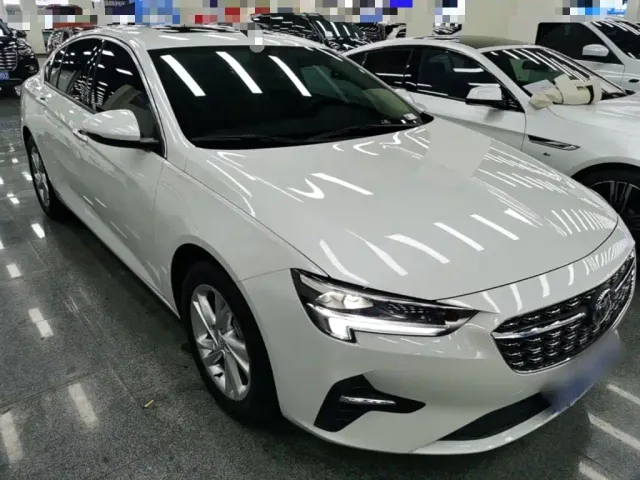 Buick Regal — Фото автомобиля 3