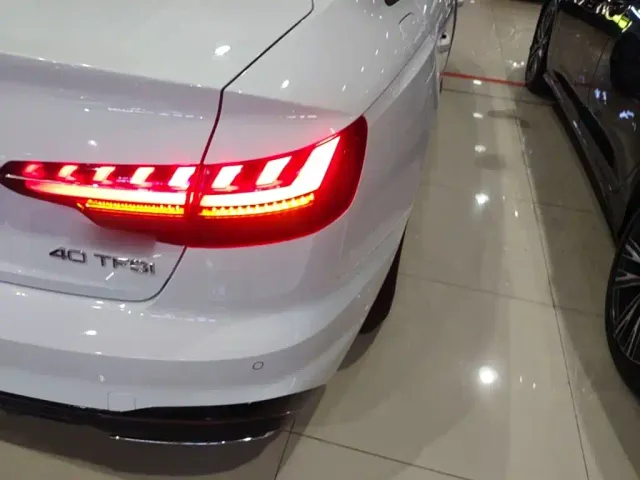 Audi A4L — Фото автомобиля 7