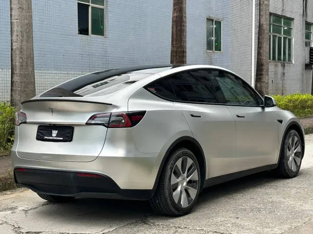 Tesla Model Y — Фото автомобиля 6
