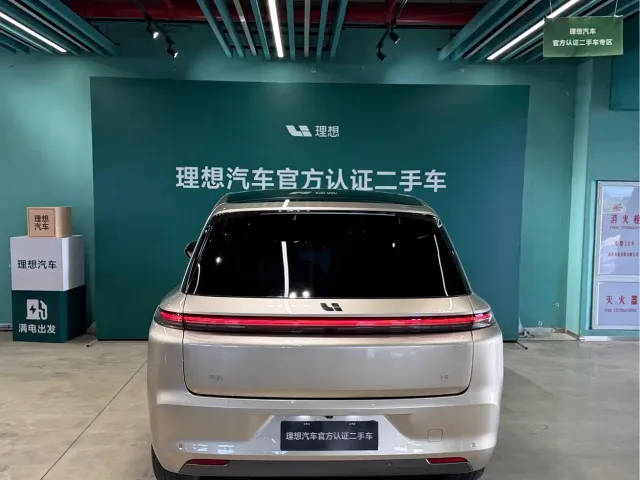 Li Auto L8 — Фото автомобиля 5