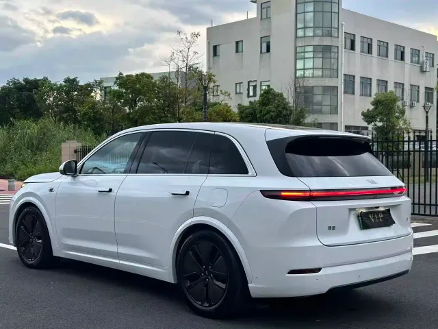 Li Auto L7 — Фото автомобиля 7