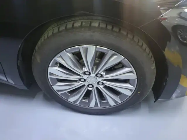 Hongqi E-QM5 — Фото автомобиля 6