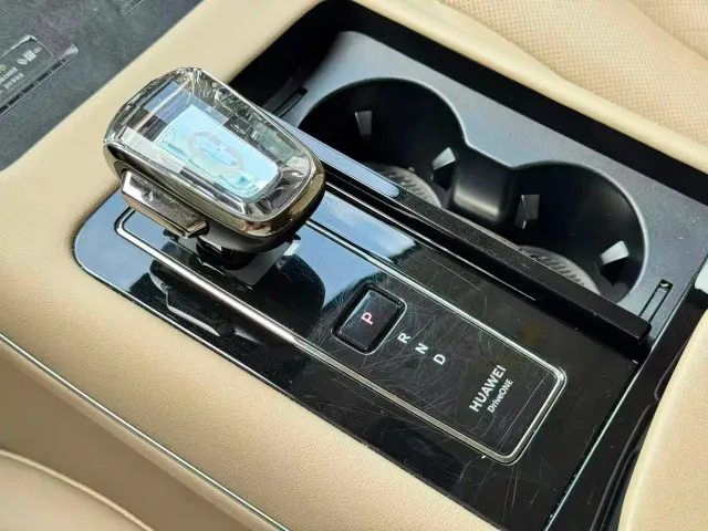 Aito M7 — Фото автомобиля 11