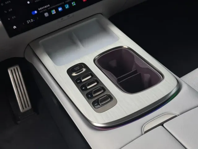 Xiaomi SU7 — Фото автомобиля 11