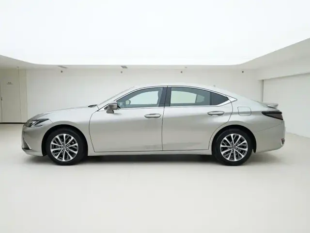 Lexus ES — Фото автомобиля 3