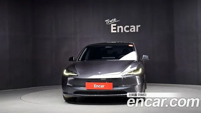 Tesla Model 3 — Фото автомобиля 3
