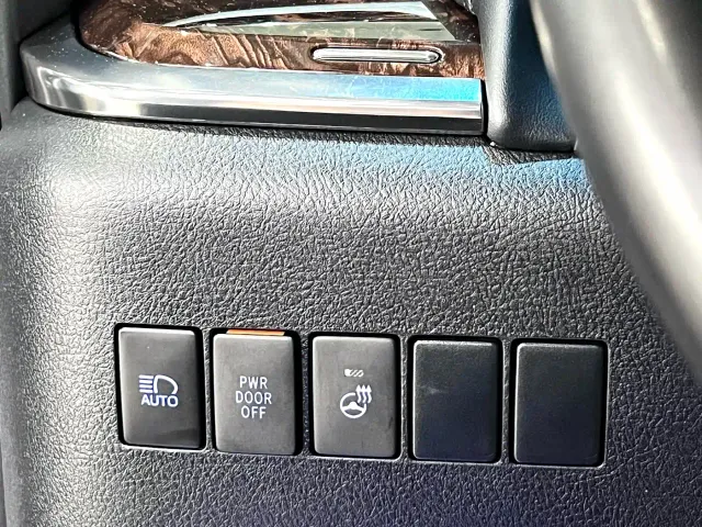 Toyota Alphard 2021 Hybrid 2.5L Luxury — Фото автомобиля 27