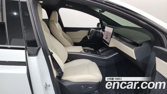 Tesla Model X — Фото автомобиля 24