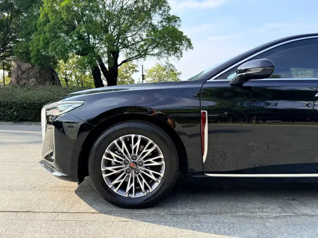 Hongqi H5 — Фото автомобиля 24