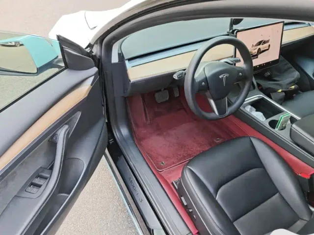 Tesla Model 3 — Фото автомобиля 15