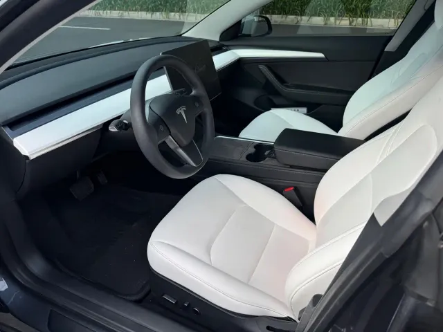 Tesla Model 3 — Фото автомобиля 10