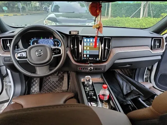 Volvo XC60 — Фото автомобиля 10