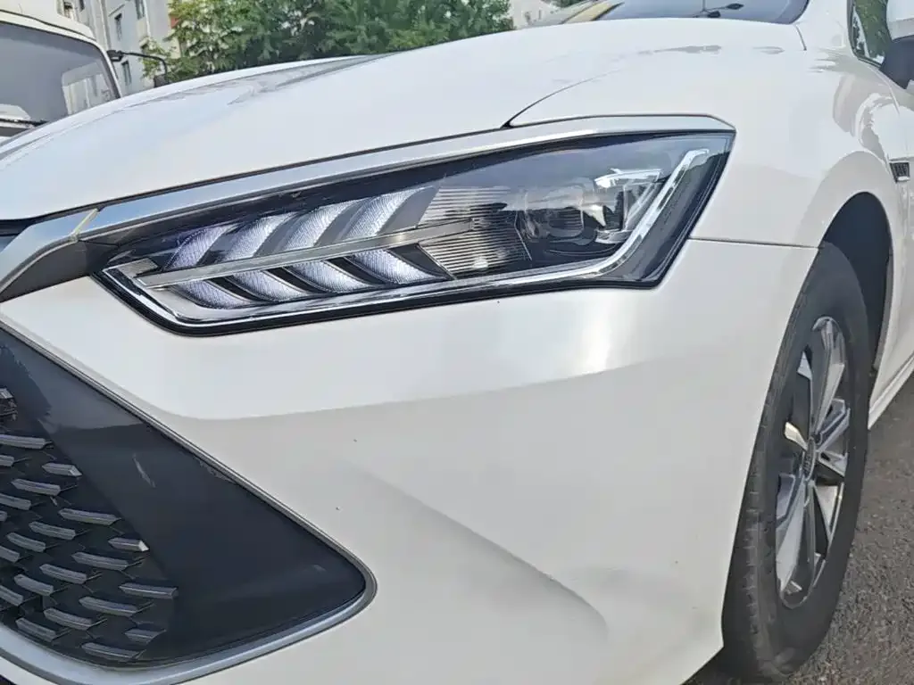 BYD Qin PLUS 2023 Champion Edition DM-i 55KM Leading — Фото автомобиля 23